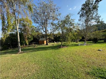 Hermosa Casa Campestre Con Arboles Frutales y Vista Abierta a Rionegro