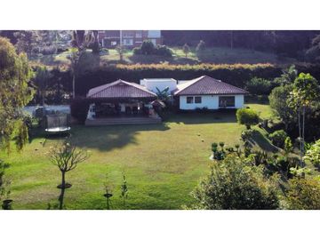 Hermosa Casa Campestre Con Arboles Frutales y Vista Abierta a Rionegro
