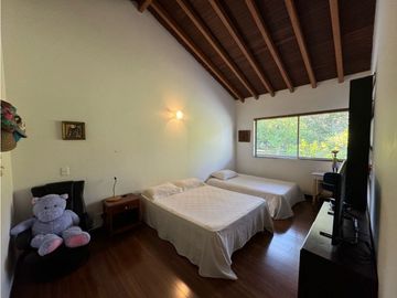 Hermosa Casa Campestre Con Arboles Frutales y Vista Abierta a Rionegro