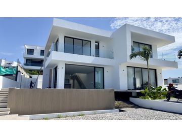 DUPLEX MODERNO VISTA AL MAR EN URB CIUDAD DEL MAR, MANTA