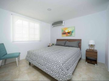 Venta de Casa en Urb. Casa Laguna, cerca C.C. El Dorado, Samborondon.