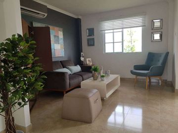 Venta de Casa en Urb. Casa Laguna, cerca C.C. El Dorado, Samborondon.
