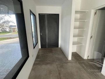 Venta - Casa 4 ambientes, Jardin, Pileta - San Matias, Escobar