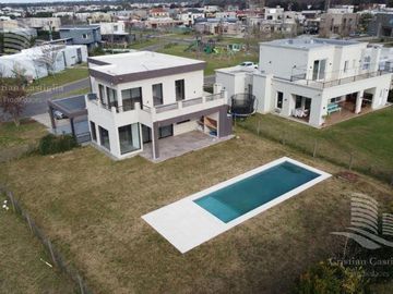 Venta - Casa 4 ambientes, Jardin, Pileta - San Matias, Escobar