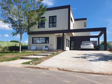 Venta - Casa 4 ambientes, Jardin, Pileta - San Matias, Escobar