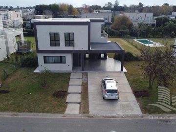 Venta - Casa 4 ambientes, Jardin, Pileta - San Matias, Escobar
