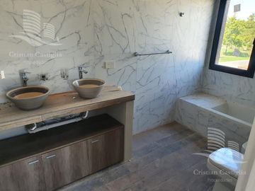 Venta - Casa 4 ambientes, Jardin, Pileta - San Matias, Escobar