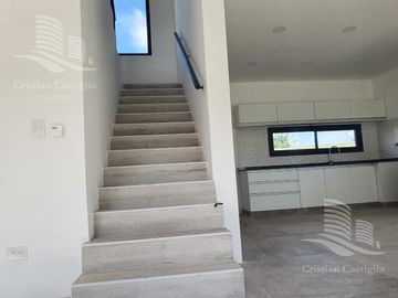 Venta - Casa 4 ambientes, Jardin, Pileta - San Matias, Escobar
