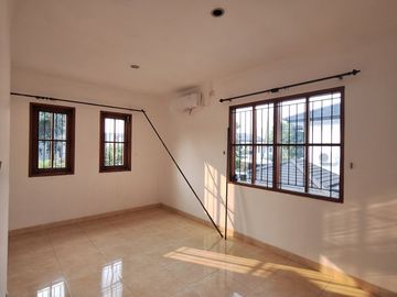 Disewakan Rumah Rapi Siap Huni Di Menteng Bintaro SEKTOR 7