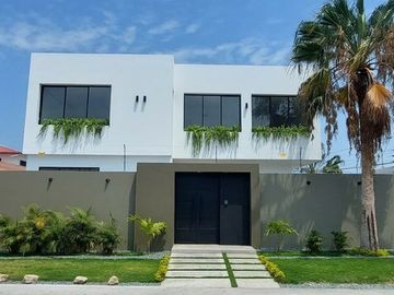 Se Vende Casa Cerca del Mar en Salinas