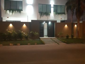 Se Vende Casa Cerca del Mar en Salinas