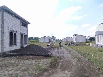 Di dalam perumahan The Palm Manisrenggo Di jual rumah hunian Mileni