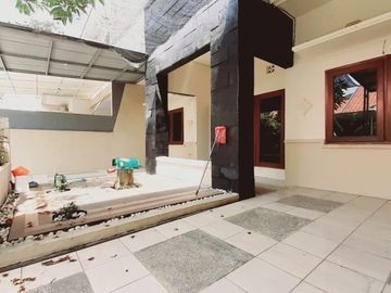 Rumah di Babatan Mukti Wiyung Carport 2 Mobil Murah