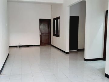 Rumah di Babatan Mukti Wiyung Carport 2 Mobil Murah