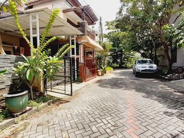 Rumah di Babatan Mukti Wiyung Carport 2 Mobil Murah