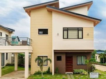 5 Bedroom House for sale