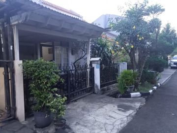 Rumah murah dan lingkungan asri dikawasan Bintaro Sektor 1, Jakarta Selatan, siap huni