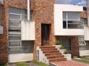 VENDO HERMOSA CASA EN SAN RAFAEL * VALLE DE LOS CHILLOS * 181 m2.
