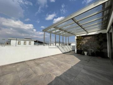 Casa en venta  con escalinata expuesta en Condado del Valle, con fácil acceso a CDMX