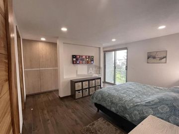 Casa en venta  con escalinata expuesta en Condado del Valle, con fácil acceso a CDMX