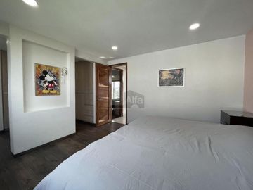 Casa en venta  con escalinata expuesta en Condado del Valle, con fácil acceso a CDMX