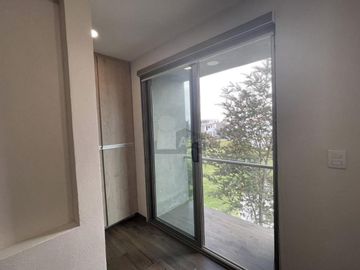 Casa en venta  con escalinata expuesta en Condado del Valle, con fácil acceso a CDMX