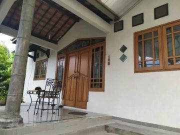 Rumah di jalan utama gayungsari ROW 4 mobil cocok ut kantor atau komersial lainnya harga murah