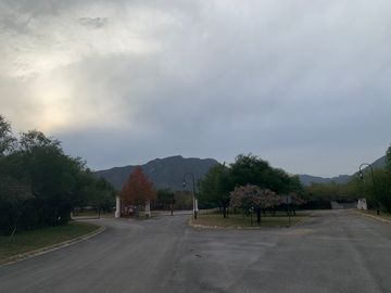 HERMOSA QUINTA EN FRACC. LA CONCORDIA, SECT. LAS ARDILLAS, JUAREZ.
