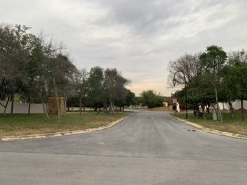 HERMOSA QUINTA EN FRACC. LA CONCORDIA, SECT. LAS ARDILLAS, JUAREZ.
