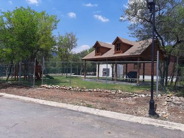 HERMOSA QUINTA EN FRACC. LA CONCORDIA, SECT. LAS ARDILLAS, JUAREZ.