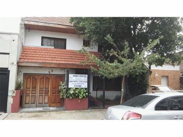 chalet moderno 4 ambientes 201 M2. sobre lote 165 M2. gje. patio hacia fondo