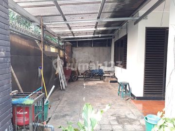 Rumah 2 Lt Di Pusat Bisnis Dekat Kantor Bpk Dan Bank Bni