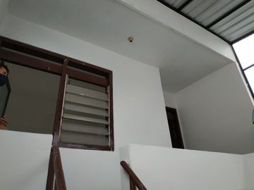Disewakan Rumah Siap Huni 1,5 Lantai Lokasi di Manyar Rejo, Surabaya