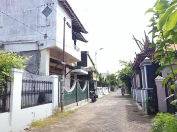 Rumah Induk & Kost Murah 2 Lantai Tanah Luas di Taman Siswa
