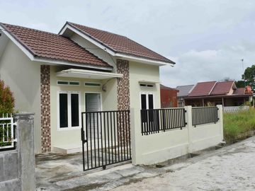 rumah cantik ada pagar di bukit barisan