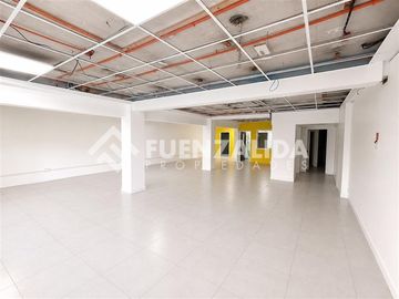 Gran Local Comercial arriendo Av. Apoquindo Las Condes