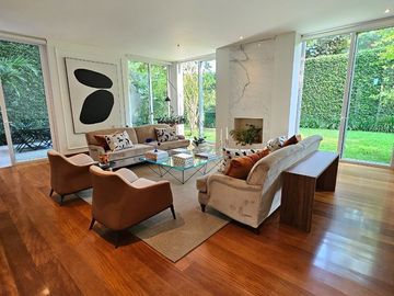 LUJOSA E IMPRESIONANTE CASA EN ESQUINA EN VENTA EN SAN ISIDRO CON PAISAJISMO