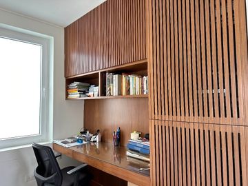 LUJOSA E IMPRESIONANTE CASA EN ESQUINA EN VENTA EN SAN ISIDRO CON PAISAJISMO