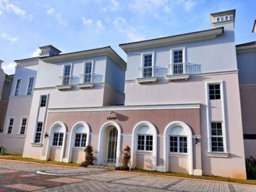 Rumah 3 Lantai Alesha Muse dengan Pool di BSD City