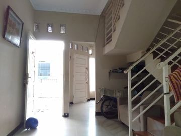 Jual butuh Rumah 2lantai dengan sejuta keuntungan