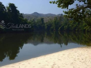 INCREDIBLE RESORT DEVELOPMENT OPPORTUNITY WITH 450 METERS OF RIVERSIDE AND A BEAUTIFUL LARGE SANDY BEACH!!!
