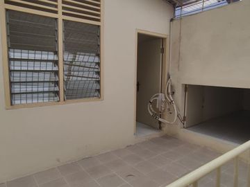 DISEWAKAN !! Rumah Rapih Sudah Renovasi Tinggi dr Jln di Belakang Mall Kelapa Gading , Bisa Nego Tipis
