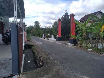 RUMAH SIAP HUNI 3 KAMAR TIDUR &TANAH LUAS DI NGEMPLAK SLEMAN