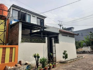 Rumah 2 Lantai Apik Asri Siap Huni di Cluster Jalan Somawinata Tanimulya Ngamprah KBB