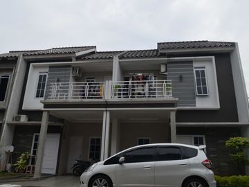 townhouse 2 lantai terjamin bebas banjir