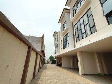 Rumah Kost Beserta Tanah Siap Bangun Dekat Galuh Mas Karawang