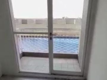 Apt. Puncak Dharmahusada Baru gress, Kosongan view pool