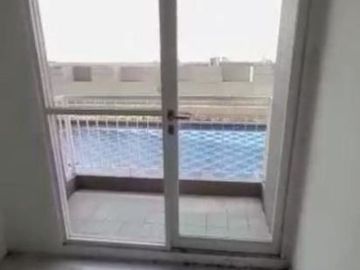Apt. Puncak Dharmahusada Baru gress, Kosongan view pool