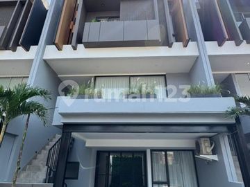 Rumah Modern Premium 3 Lantai di Kawasan Strategis Jagakarsa