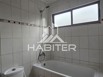 Casa en venta de 3 dorm. en Los Angeles